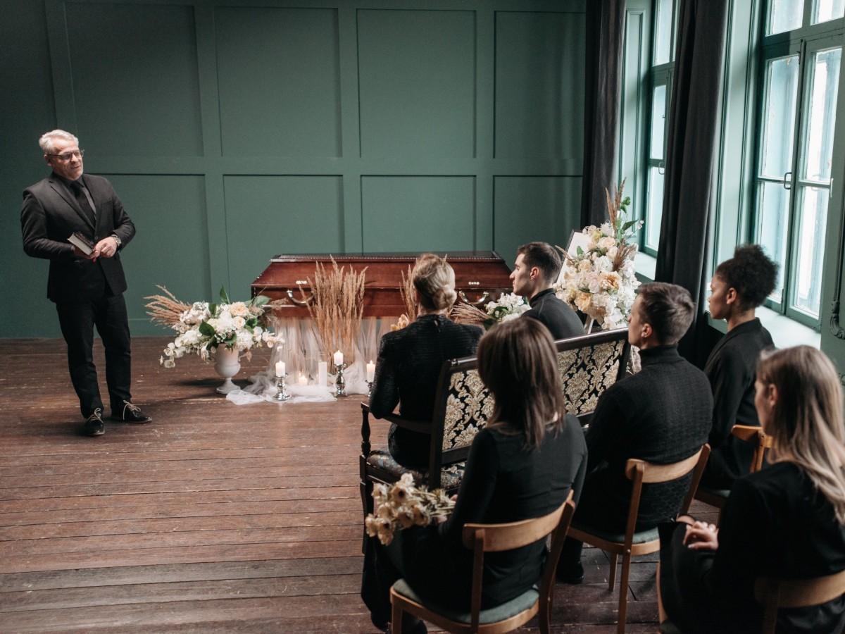 pianificare un funerale il ruolo cruciale delle case funerarie